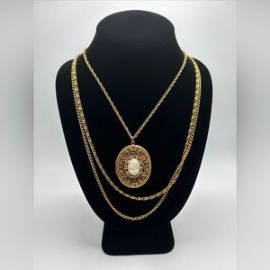 Vintage Goldette triple necklace Cameo pendant #190‎